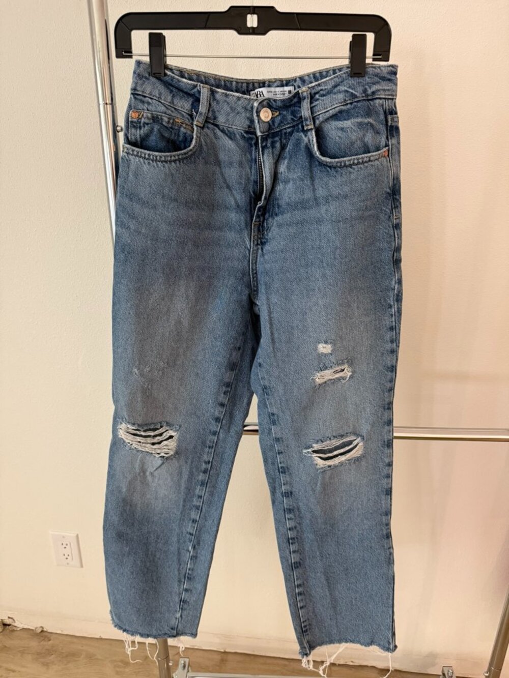ZARA Ripped Straight Leg Jeans - Size 4